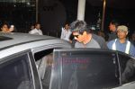 Shahrukh Khan snapped at domestic airport on 20th June 2011 (15).JPG